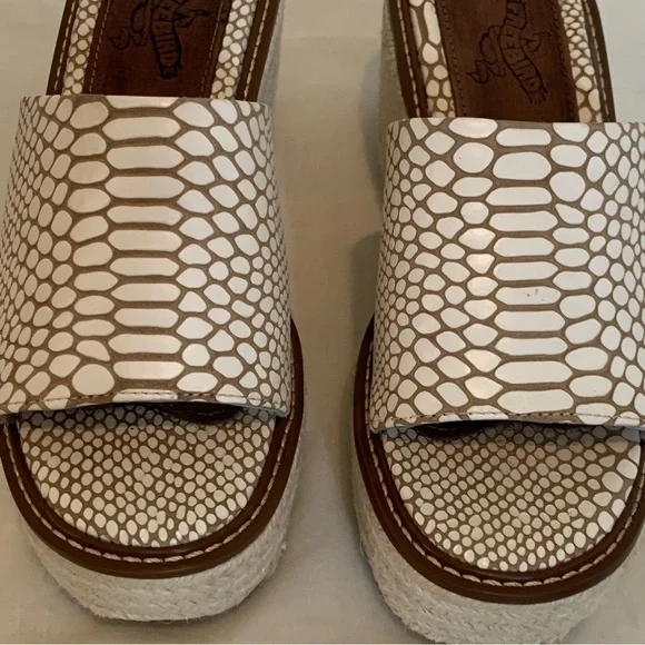 Freebird Miami Sandals - Picture 9 of 12